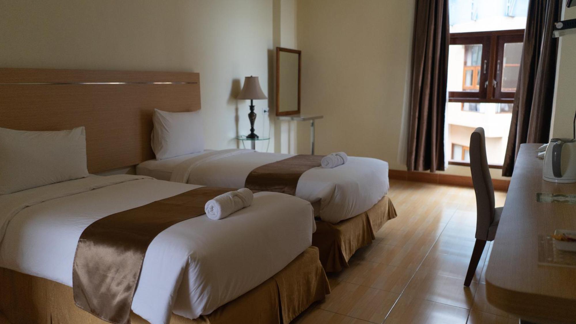 Revayah Hotels Ruteng Exterior foto