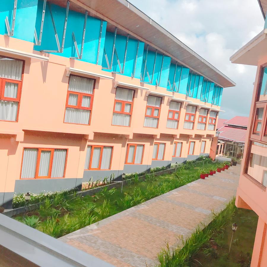 Revayah Hotels Ruteng Exterior foto